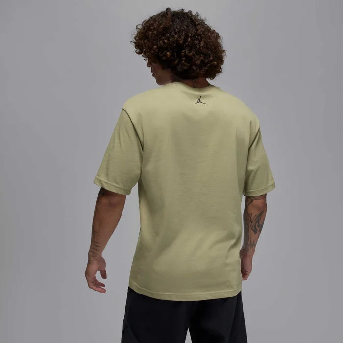 Jordan Brand Playera con parche de tenis para hombre