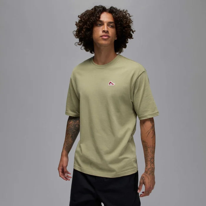 Jordan Brand Playera con parche de tenis para hombre