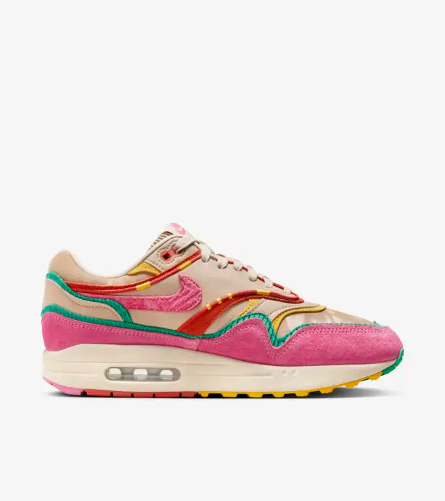 Air Max 1 x Familia Pinksicle y estadio verde