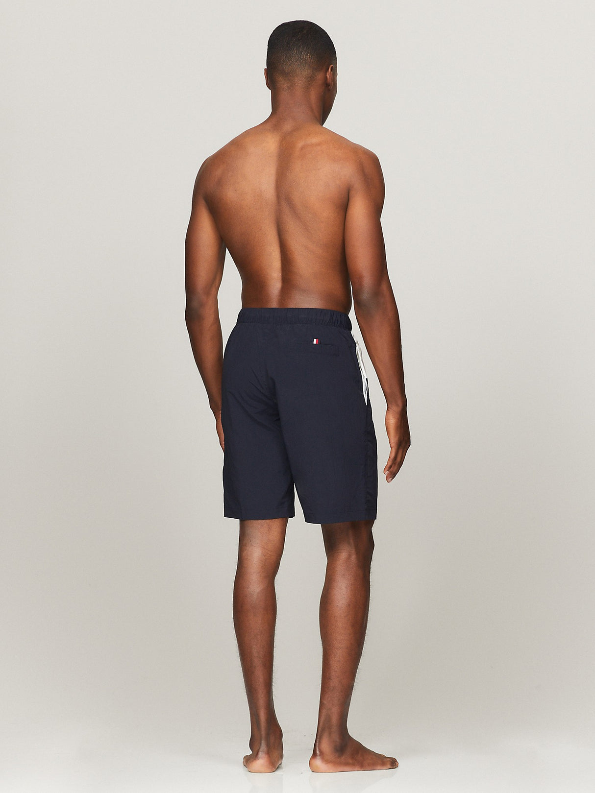 Tommy Hilfiger Pantalones cortos de natación con cordón mediano para hombre de 9¨