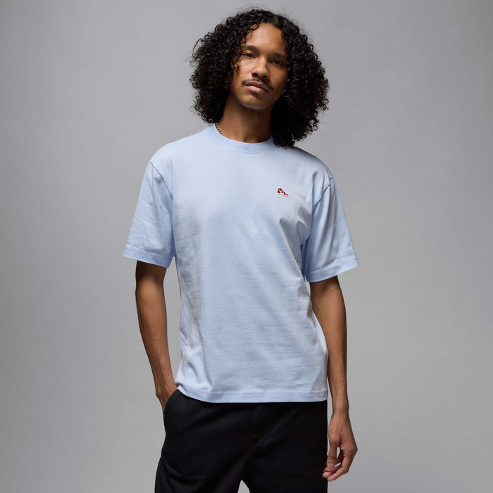 Jordan Brand Playera con parche de tenis para hombre