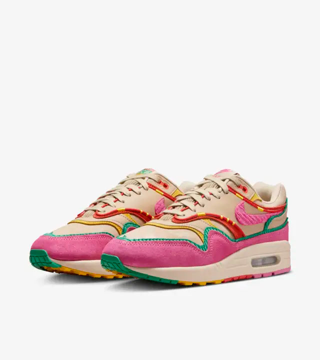 Air Max 1 x Familia Pinksicle y estadio verde
