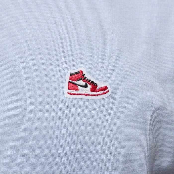 Jordan Brand Playera con parche de tenis para hombre