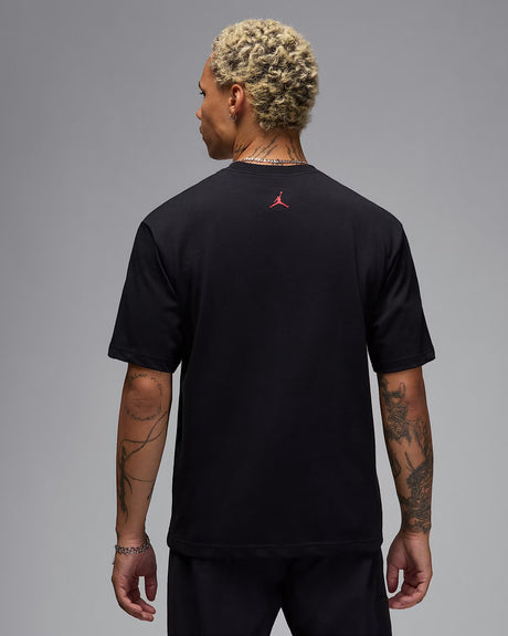 Jordan Brand Playera con parche de tenis para hombre