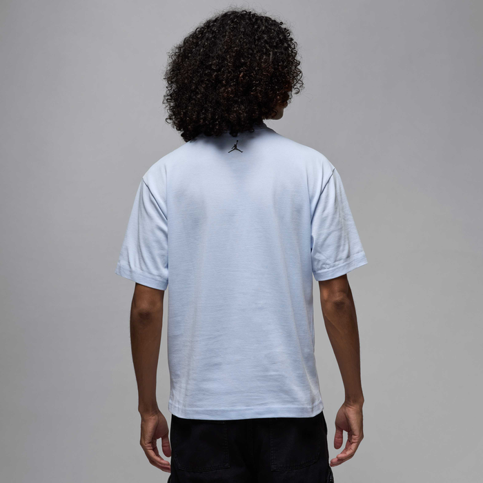 Jordan Brand Playera con parche de tenis para hombre