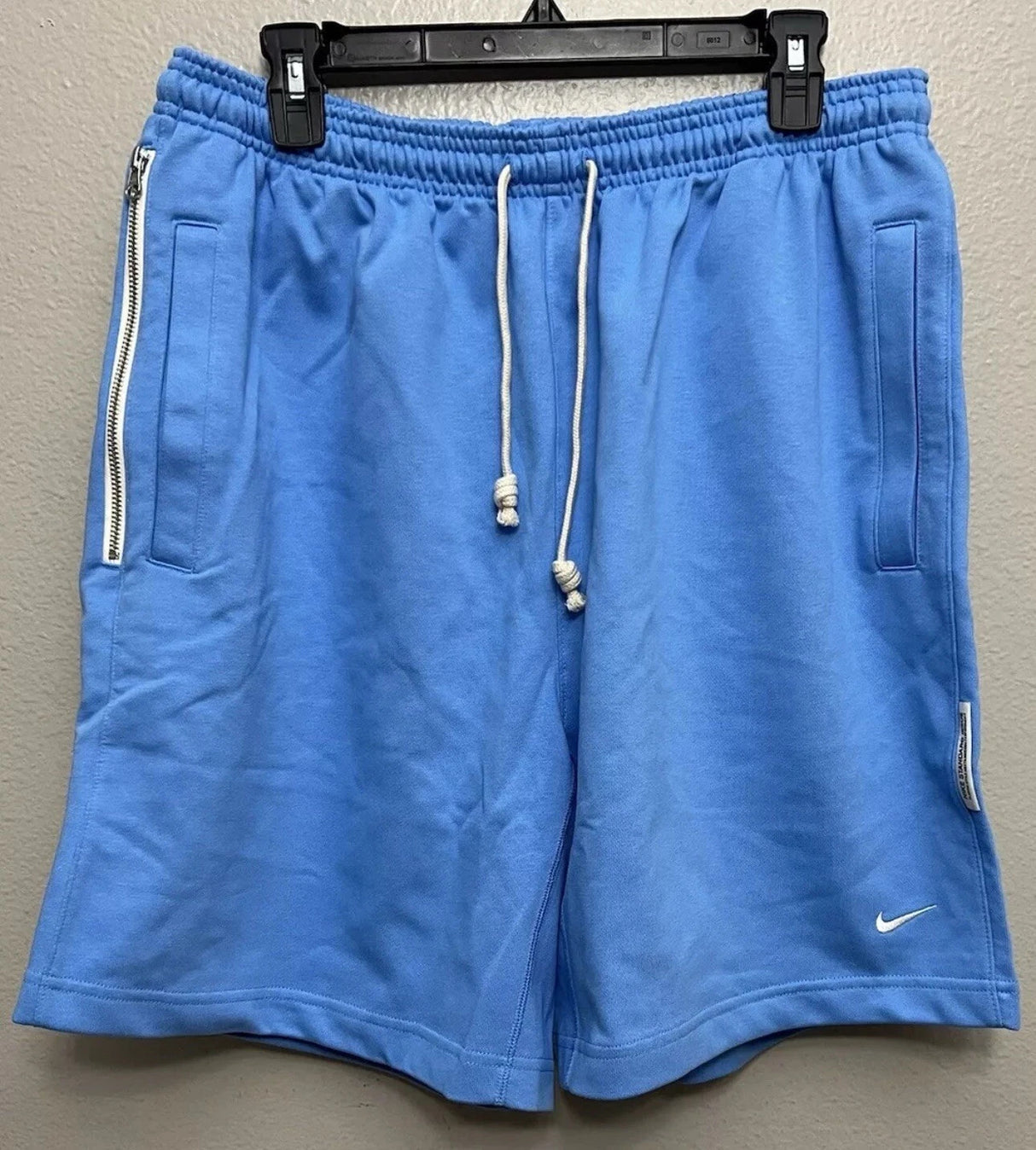 Nike Standard Issue Shorts de básquetbol de tejido Fleece Dri-FIT de 20 cm para hombre