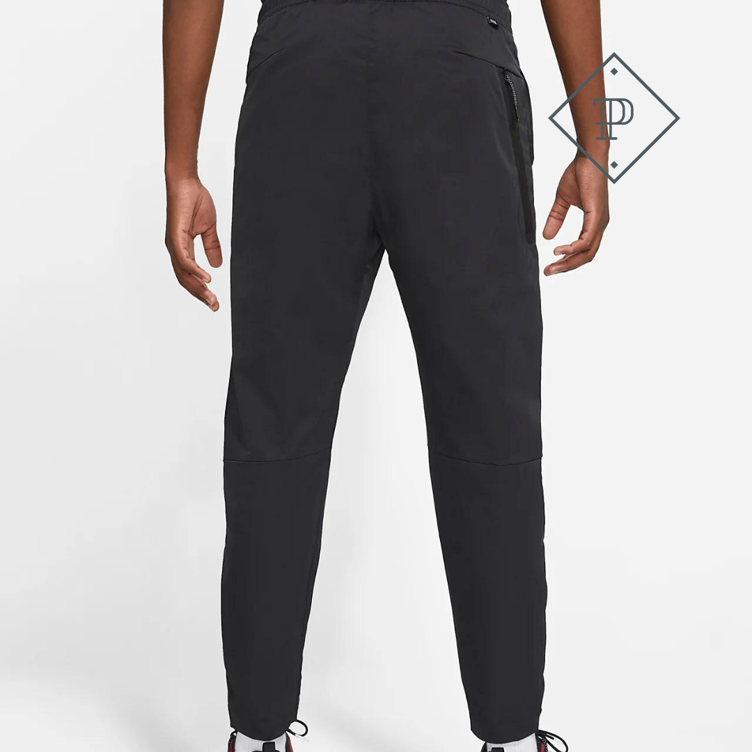Nike Sportswear Tech Essentials Pantalones suburbanos sin forro para hombre