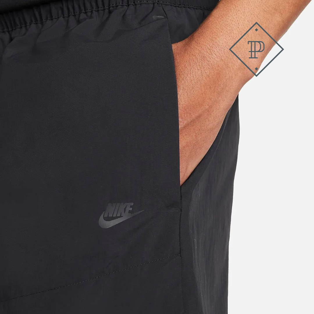 Nike Sportswear Tech Essentials Pantalones suburbanos sin forro para hombre