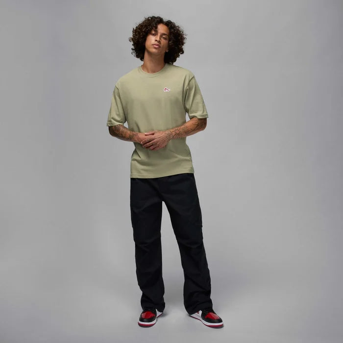 Jordan Brand Playera con parche de tenis para hombre