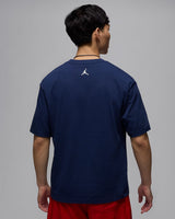Jordan Brand Playera con parche de tenis para hombre