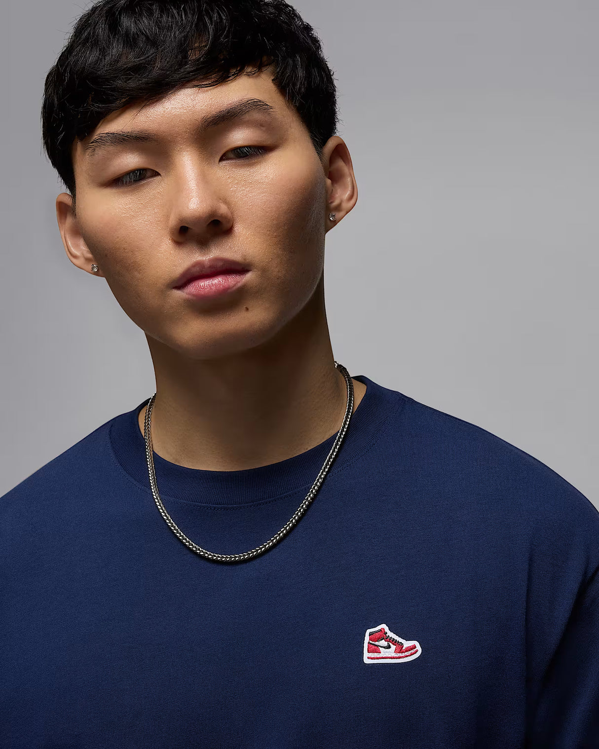 Jordan Brand Playera con parche de tenis para hombre