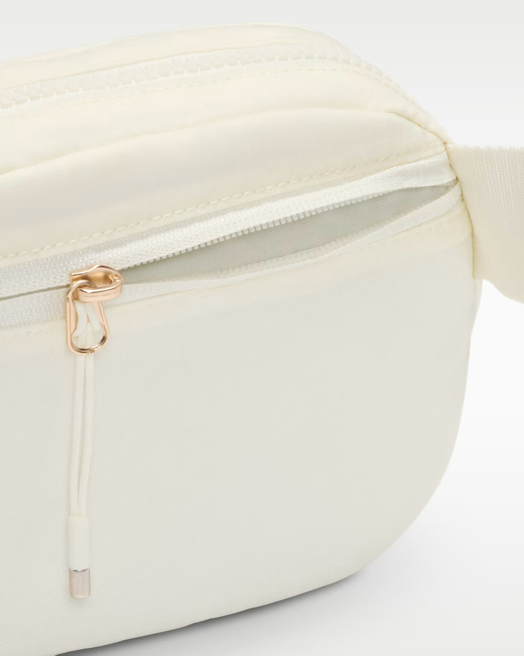 Materiales reciclados  Nike Aura Bolsa tipo bandolera (2 l)