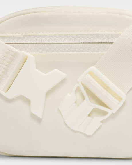 Materiales reciclados  Nike Aura Bolsa tipo bandolera (2 l)