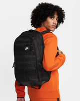Materiales reciclados  Nike Sportswear RPM Mochila (26L)