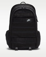 Materiales reciclados  Nike Sportswear RPM Mochila (26L)
