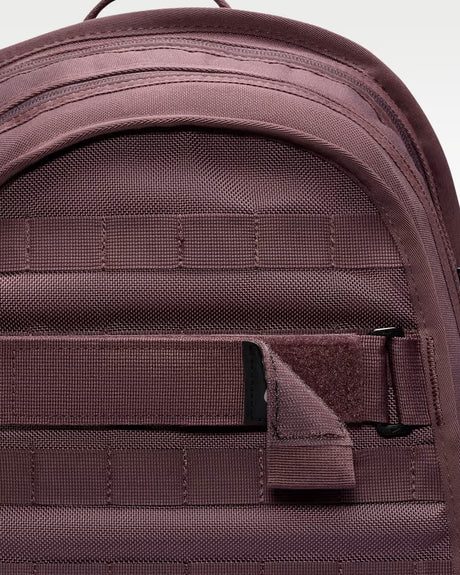 Materiales reciclados  Nike Sportswear RPM Mochila (26L)