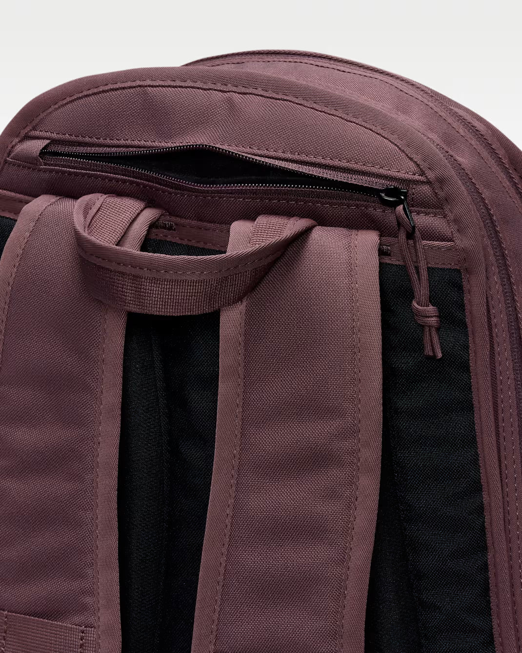 Materiales reciclados  Nike Sportswear RPM Mochila (26L)