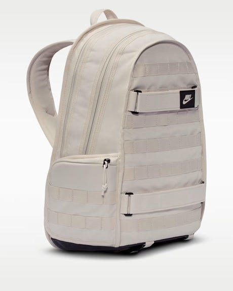 Materiales reciclados  Nike Sportswear RPM Mochila (26L)