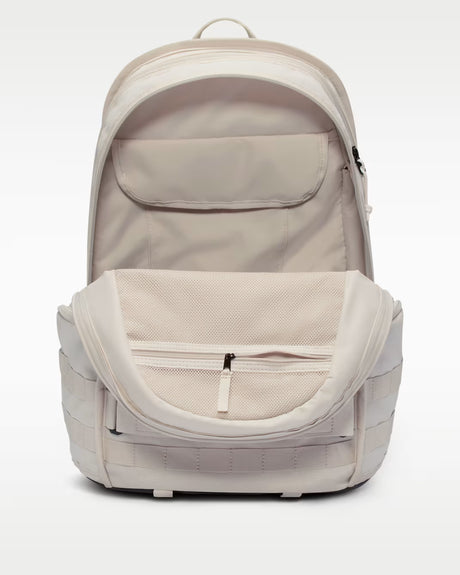 Materiales reciclados  Nike Sportswear RPM Mochila (26L)
