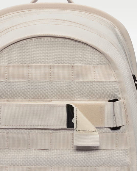 Materiales reciclados  Nike Sportswear RPM Mochila (26L)