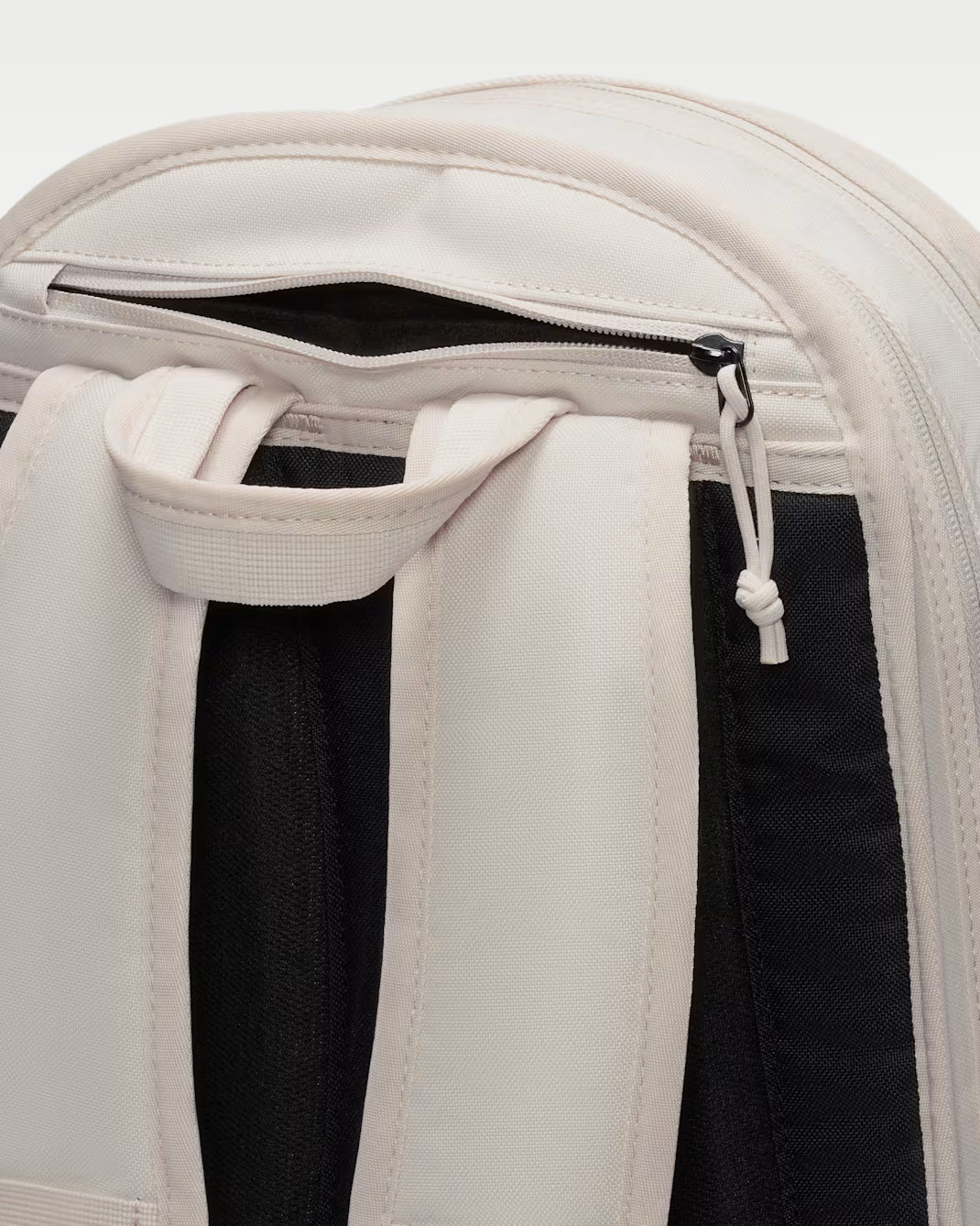 Materiales reciclados  Nike Sportswear RPM Mochila (26L)