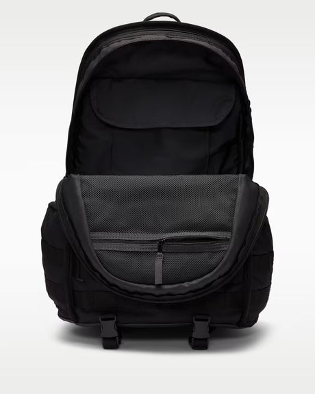 Materiales reciclados  Nike Sportswear RPM Mochila (26L)
