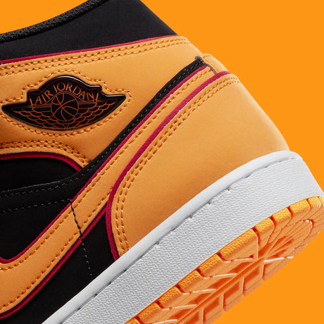 Air Jordan 1 Mid «Naranja intenso»