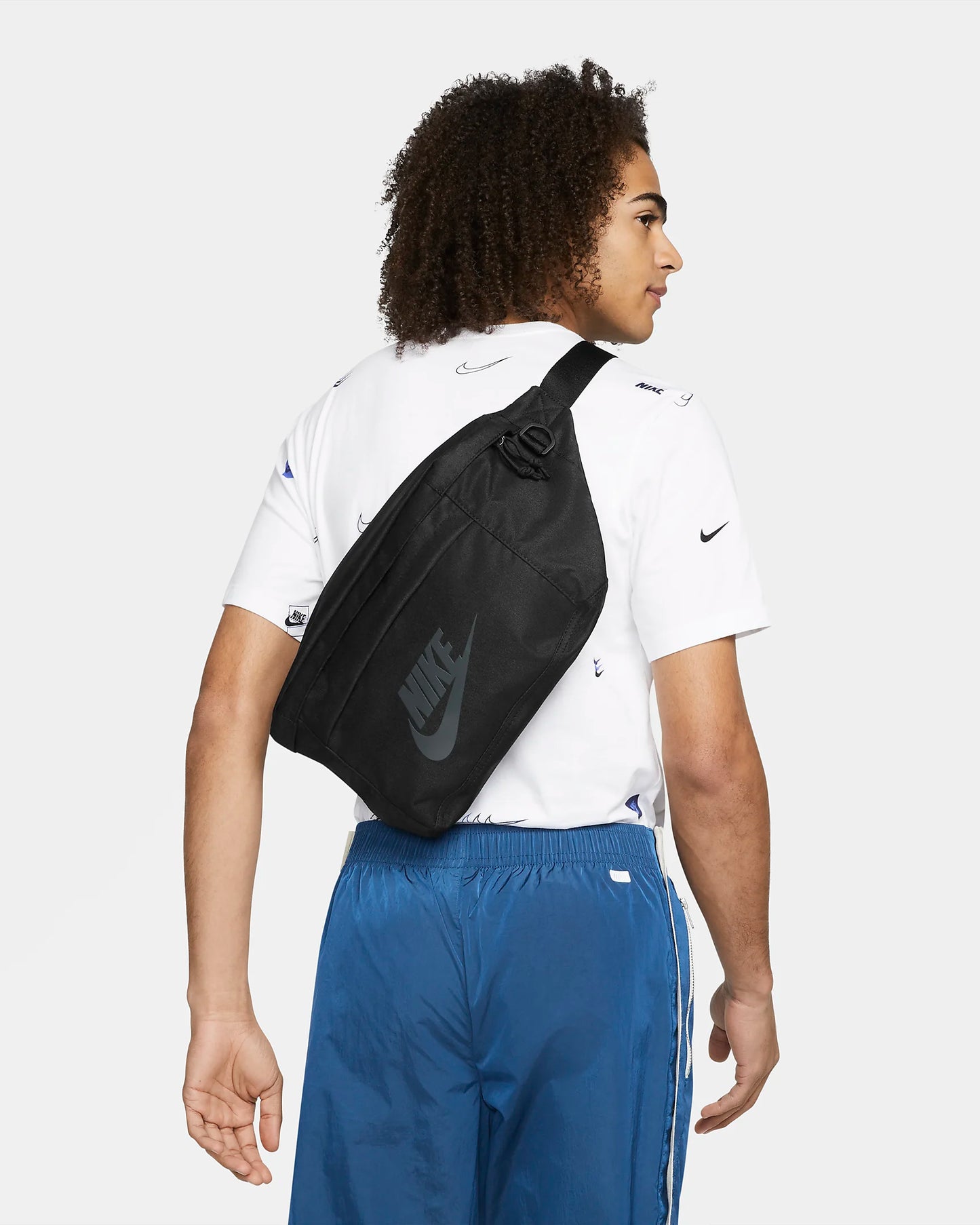 Nike sportswear online essentials riñonera